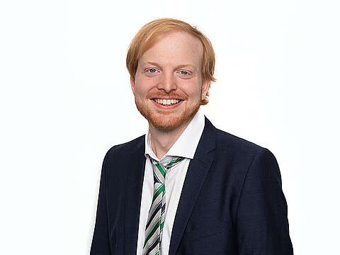 Benedict Vogel, Geschäftsführer HEDGEHOG Software GmbH Portrait des HEDGEHOG des Geschäftsführers Benedict Vogel im Anzug