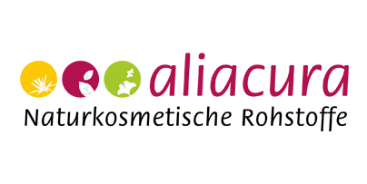 Logo für „aliacura“ mit drei farbigen Kreisen, in denen Blatt-Symbole und der Text „Naturkosmetische Rohstoffe“ zu sehen sind.